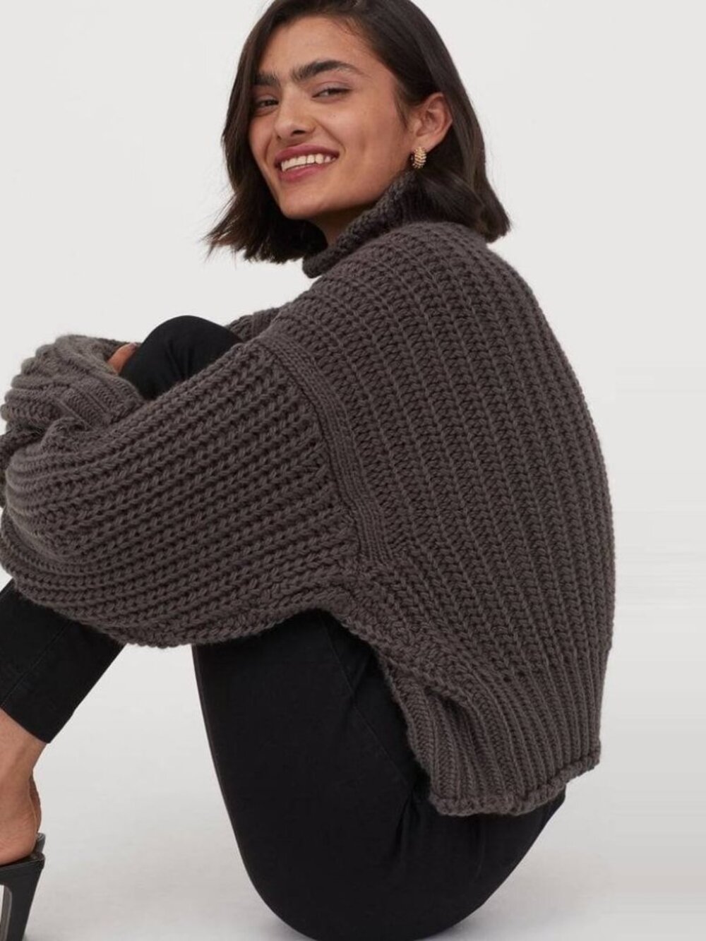 H&M Chunky Ribbed Charcoal Gray Turtleneck Cropped Sweater